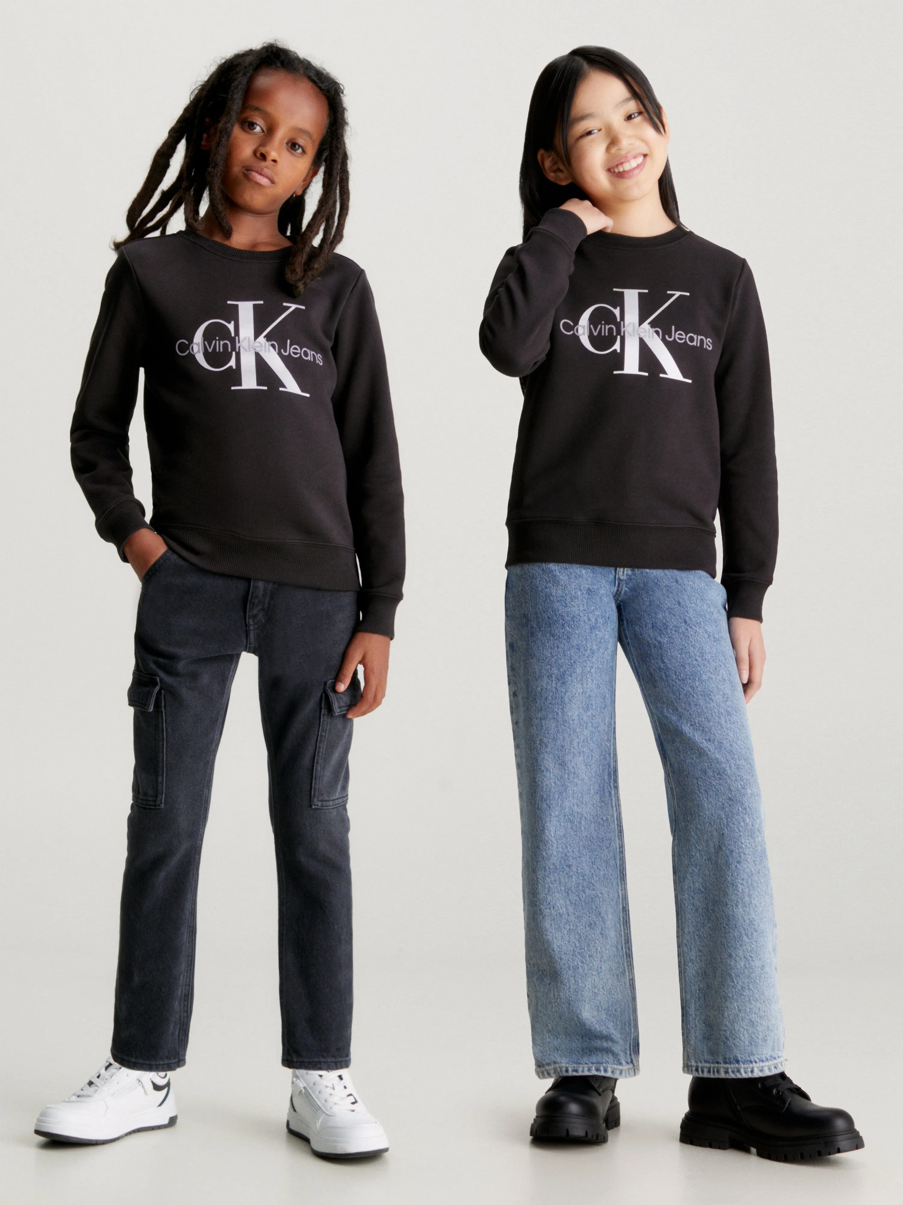 Calvin Klein Kids Monogram Logo Sweasthirt in Black