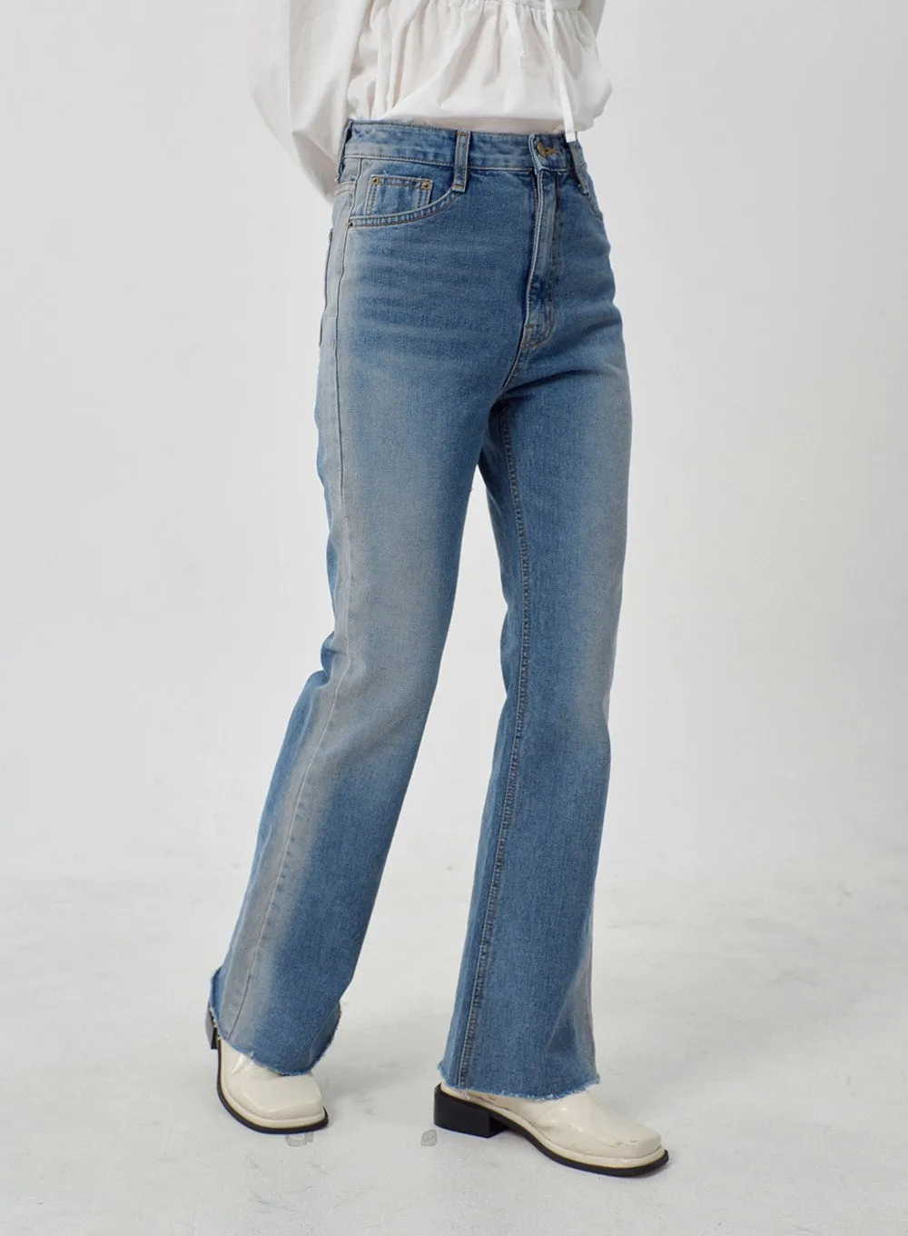 Light Washed Bootcut Jeans OD27